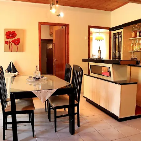 Stathis & Maria's Traditional House