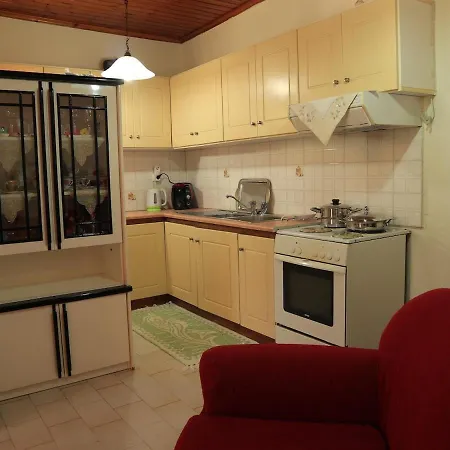 Stathis & Maria's Traditional House בית נופש *