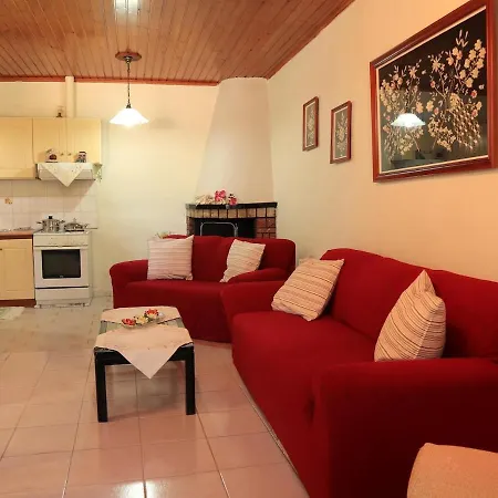 בית נופש Stathis & Maria's Traditional House *