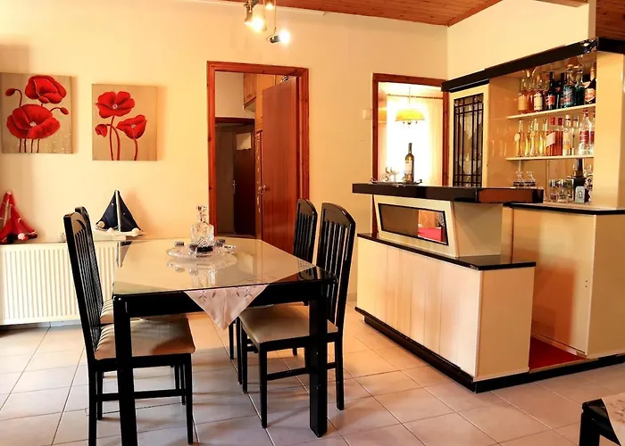 Stathis & Maria's Traditional House