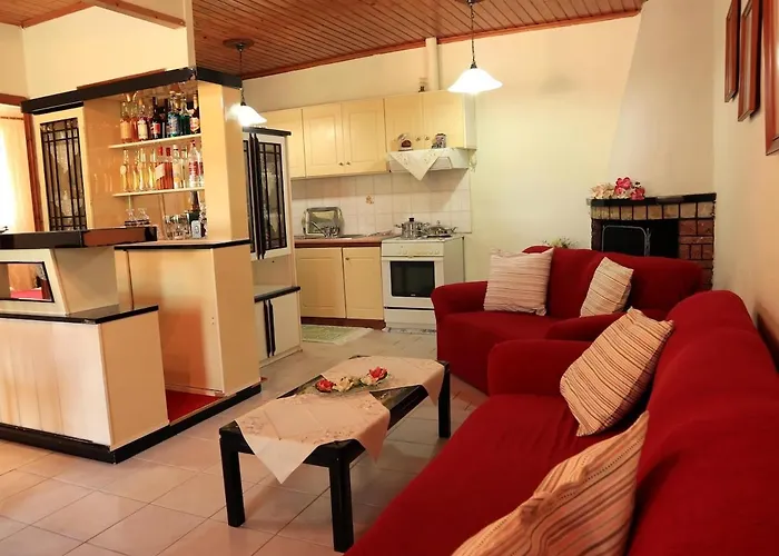 Stathis & Maria's Traditional House *